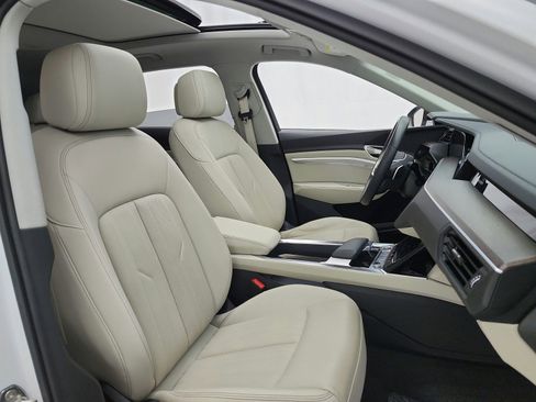 Used 2024 Audi Q8 e-tron Premium Plus w/ Premium Plus Package AWD/4WD image 20