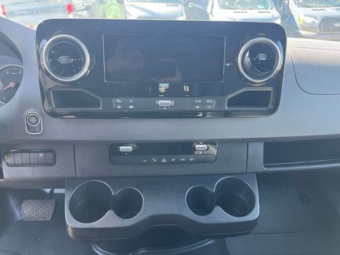 Used 2024 Mercedes-Benz Sprinter 2500 image 16