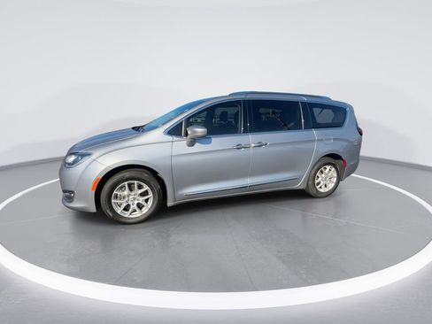 Used 2020 Chrysler Pacifica Touring-L image 5
