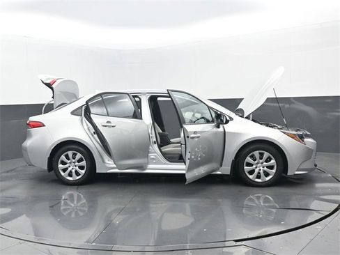 Used 2026 Toyota Corolla LE image 31