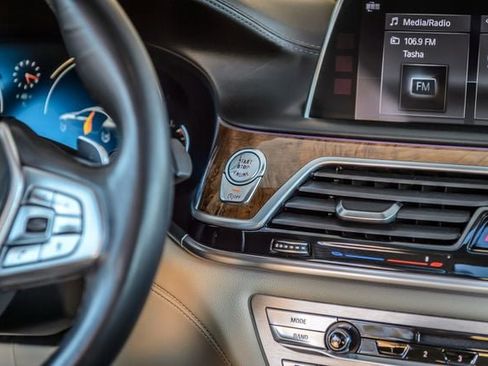 Used 2018 BMW 740i image 29