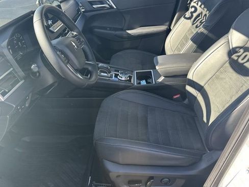 Used 2024 Mitsubishi Outlander SE image 10