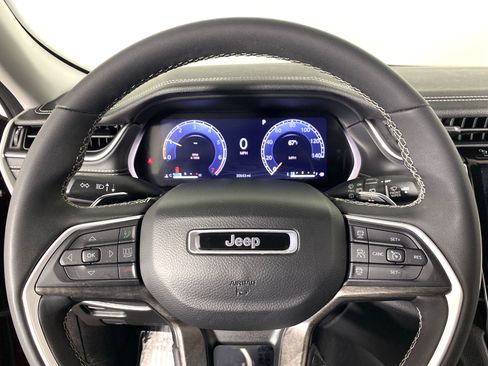 Used 2023 Jeep Grand Cherokee Limited AWD/4WD image 21