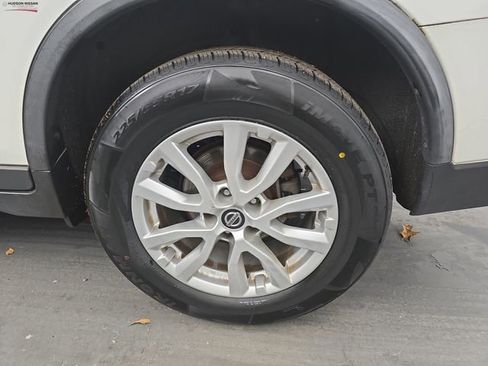 Used 2019 Nissan Rogue SV image 16