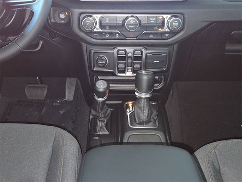 New 2025 Jeep Gladiator Sport image 21