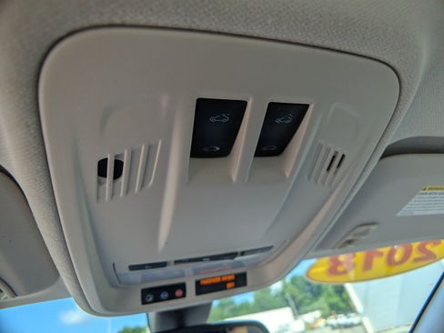 Used 2018 Chevrolet Cruze Premier FWD image 20