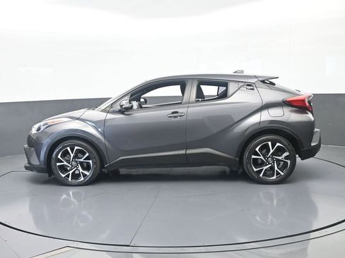 Used 2019 Toyota C-HR XLE FWD image 3