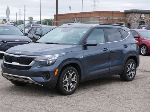 Certified 2023 Kia Seltos EX AWD/4WD image 2