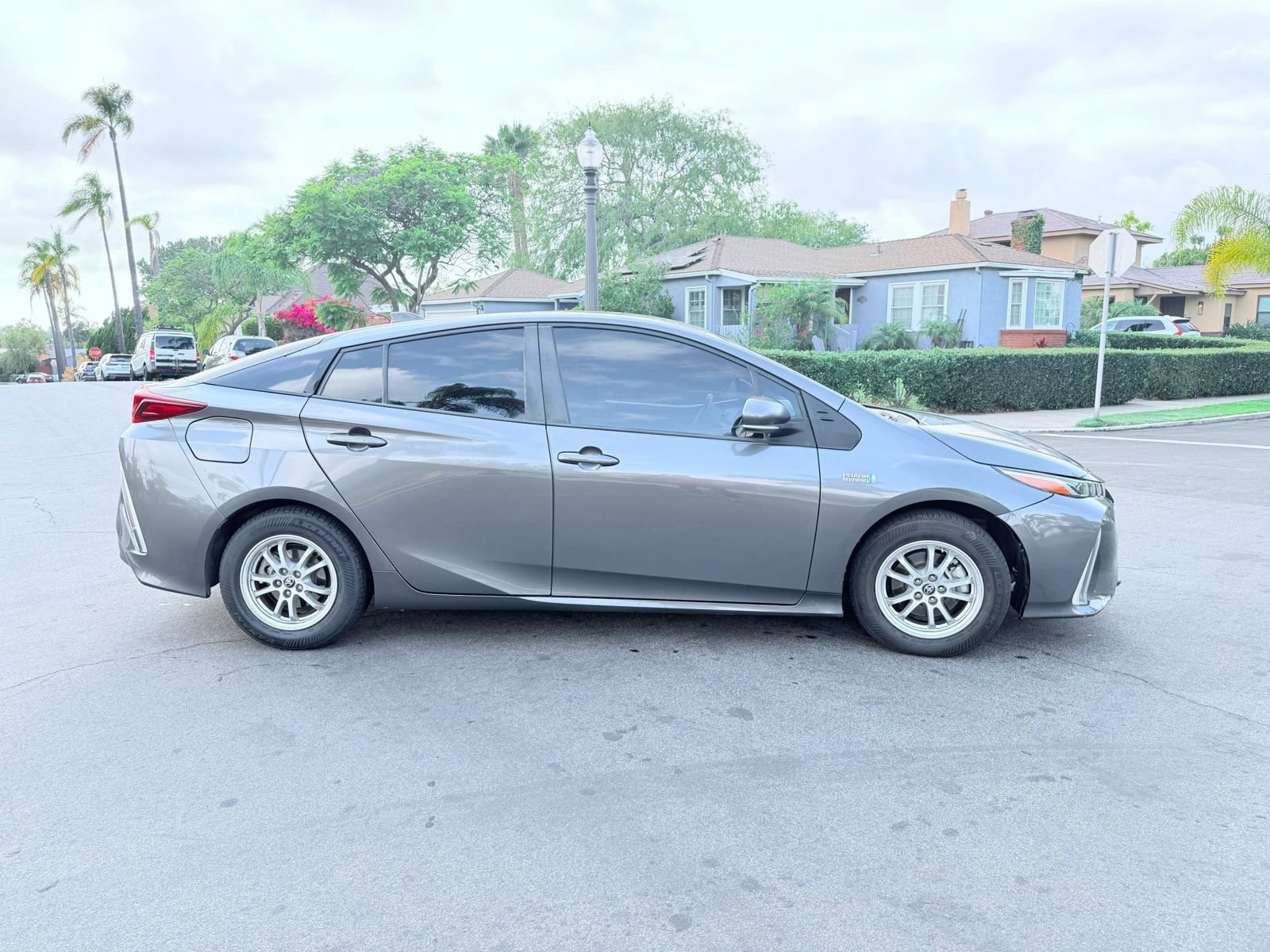 Used 2021 Toyota Prius Prime LE FWD image 6