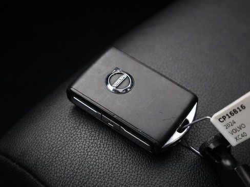 Used 2024 Volvo XC40 B5 Plus w/ Climate Package image 28