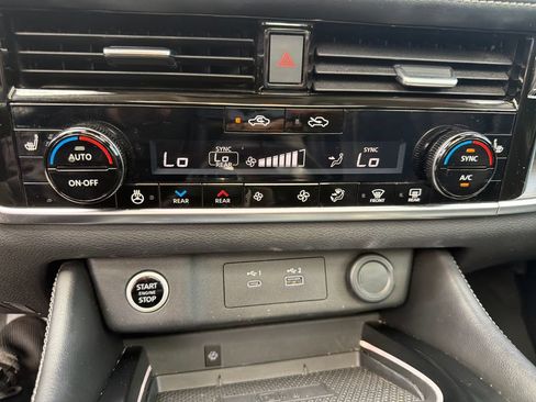 Used 2021 Nissan Rogue Platinum FWD image 38