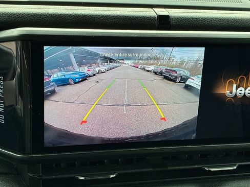 Used 2024 Jeep Wrangler Unlimited image 36