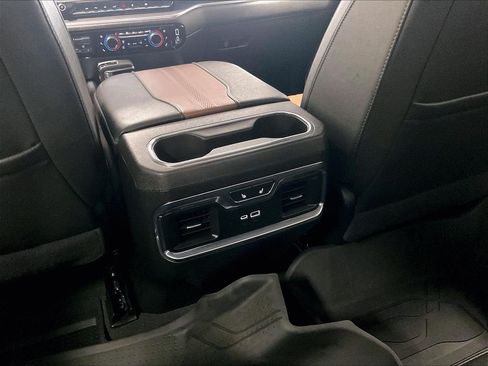 Used 2024 Chevrolet Silverado 1500 High Country w/ High Country Premium Package AWD/4WD image 28