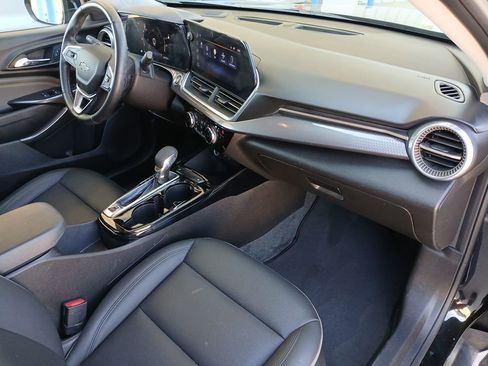 Used 2024 Chevrolet Trax ACTIV w/ Driver Confidence Package image 30