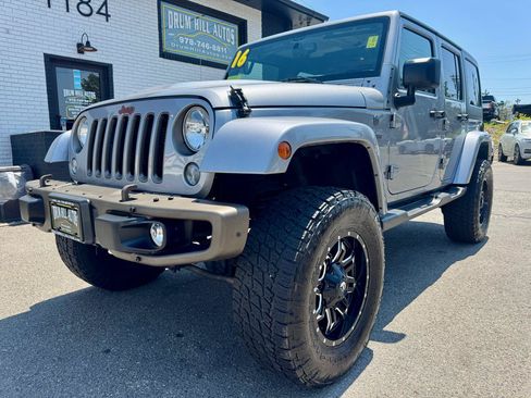 Used 2016 Jeep Wrangler Unlimited Sahara AWD/4WD image 12
