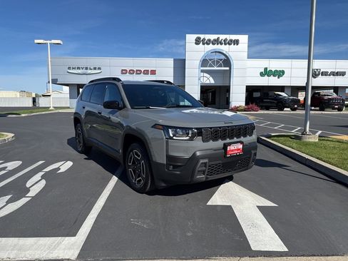 New 2026 Jeep Cherokee Laredo image 3