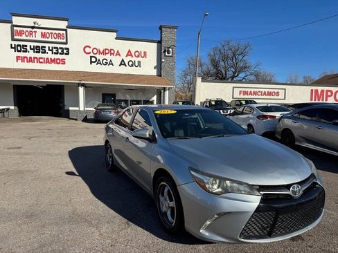 Used 2017 Toyota Camry SE FWD image 3