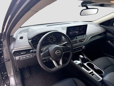 Used 2024 Nissan Altima 2.5 SL FWD image 24