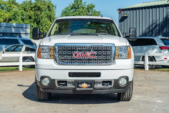 Used 2011 GMC Sierra 2500 Denali w/ Suspension Package, Off-Road AWD/4WD image 9