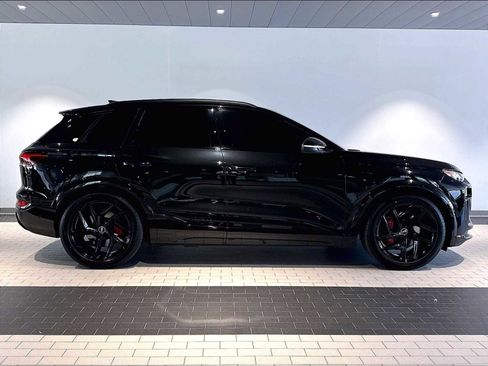 Used 2025 Audi SQ6 e-tron Prestige w/ 21" Black Optic Wheel Package AWD/4WD image 11