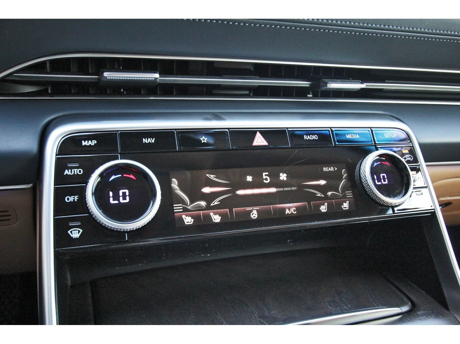 Used 2021 Genesis GV80 3.5T w/ Prestige Package 07 AWD/4WD image 27