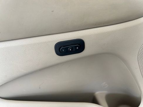 Used 2019 Jeep Grand Cherokee Overland RWD image 43