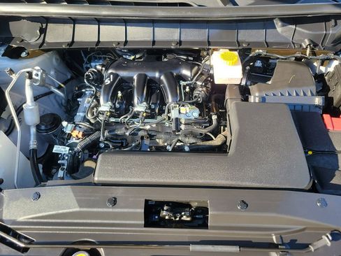 Used 2025 Nissan Pathfinder SV image 29