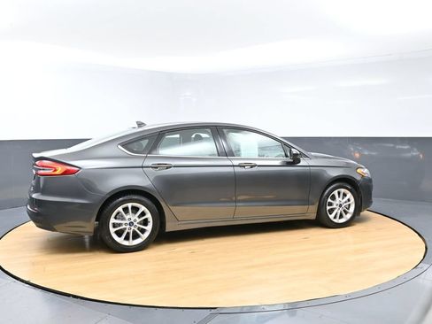 Used 2020 Ford Fusion SE FWD image 3