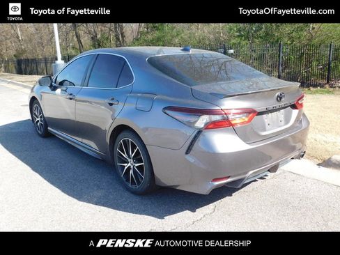 Used 2024 Toyota Camry SE image 3