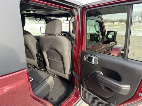 Used 2021 Jeep Gladiator Willys image 24