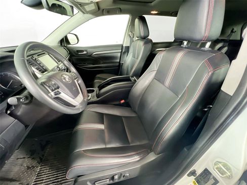 Used 2019 Toyota Highlander SE image 22
