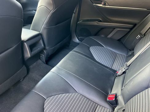 Used 2020 Toyota Camry SE w/ Carpet Mat Package FWD image 5