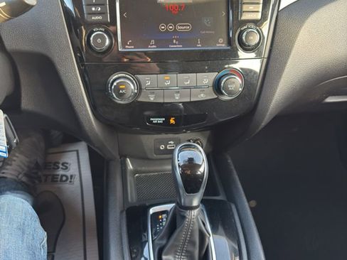 Used 2022 Nissan Rogue Sport S image 16