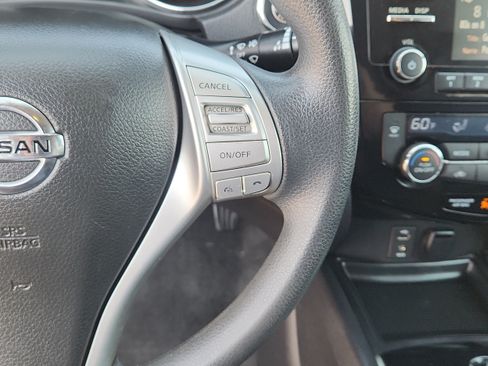 Used 2014 Nissan Rogue SV AWD/4WD image 17