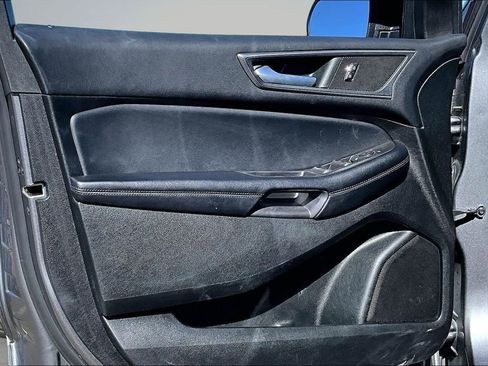 Used 2022 Ford Edge SE w/ Black Appearance Package image 23