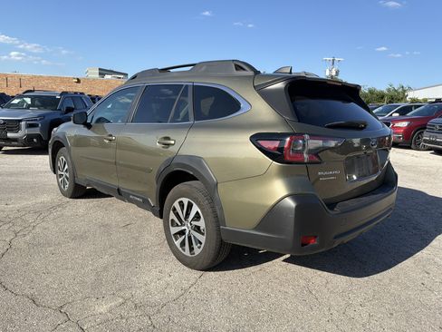 Used 2024 Subaru Outback Premium AWD/4WD image 5