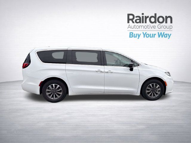 Used 2024 Chrysler Pacifica Limited FWD image 8