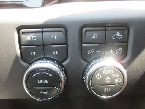 New 2026 GMC Sierra 2500 AT4 w/ AT4 Premium Plus Package AWD/4WD image 18