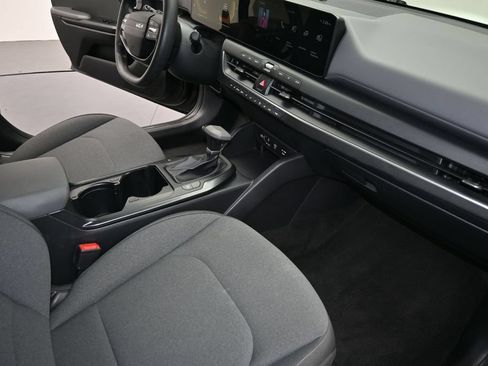 Used 2025 Kia K4 FWD image 12