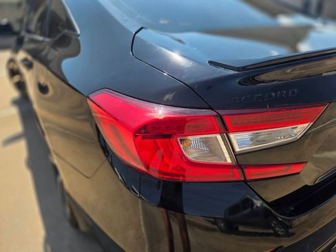 Used 2018 Honda Accord Sport image 32