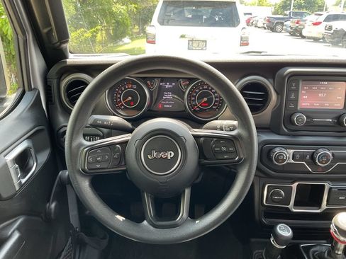 Used 2020 Jeep Wrangler Unlimited Sport AWD/4WD image 9