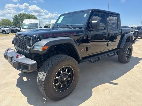 Used 2024 Jeep Gladiator Rubicon w/ Technology Group AWD/4WD image 3