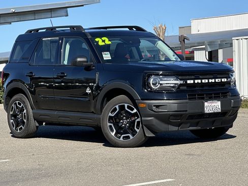 Used 2022 Ford Bronco Sport Outer Banks w/ Tech Package image 2