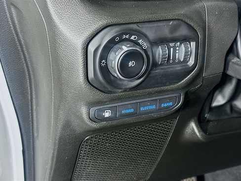 Used 2022 Jeep Wrangler Unlimited Sahara w/ Cold Weather Group AWD/4WD image 16