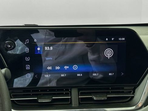 Used 2025 Chevrolet Trax LT image 14