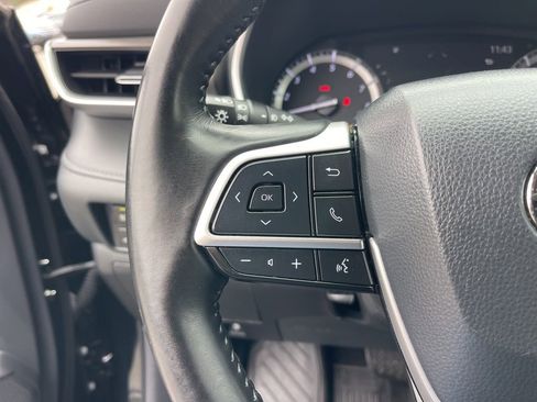 Used 2022 Toyota Highlander XLE image 16