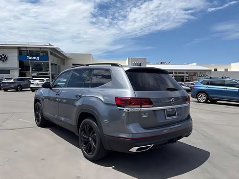 Used 2023 Volkswagen Atlas SE w/ Black Wheel Package AWD/4WD image 5