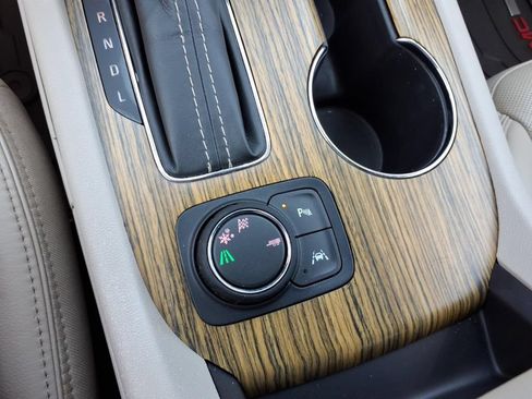 Used 2018 GMC Acadia Denali FWD image 28
