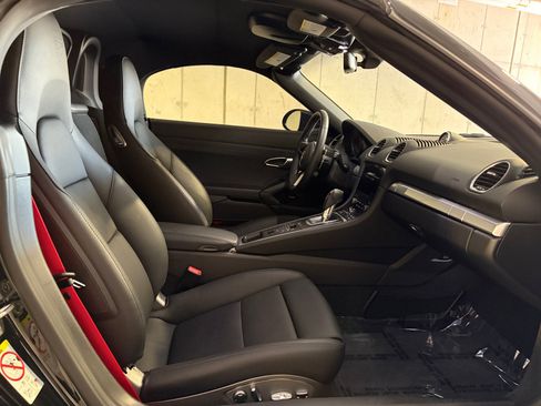 Certified 2025 Porsche 718 Boxster S RWD image 22