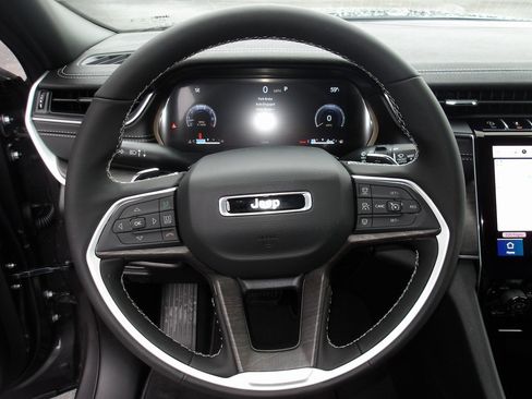 New 2025 Jeep Grand Cherokee Limited image 13